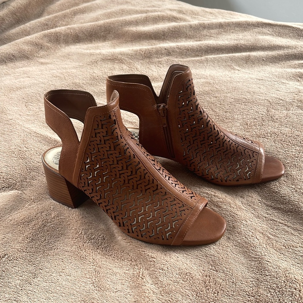 Vince Camuto Sternat Sandal sz 9.5